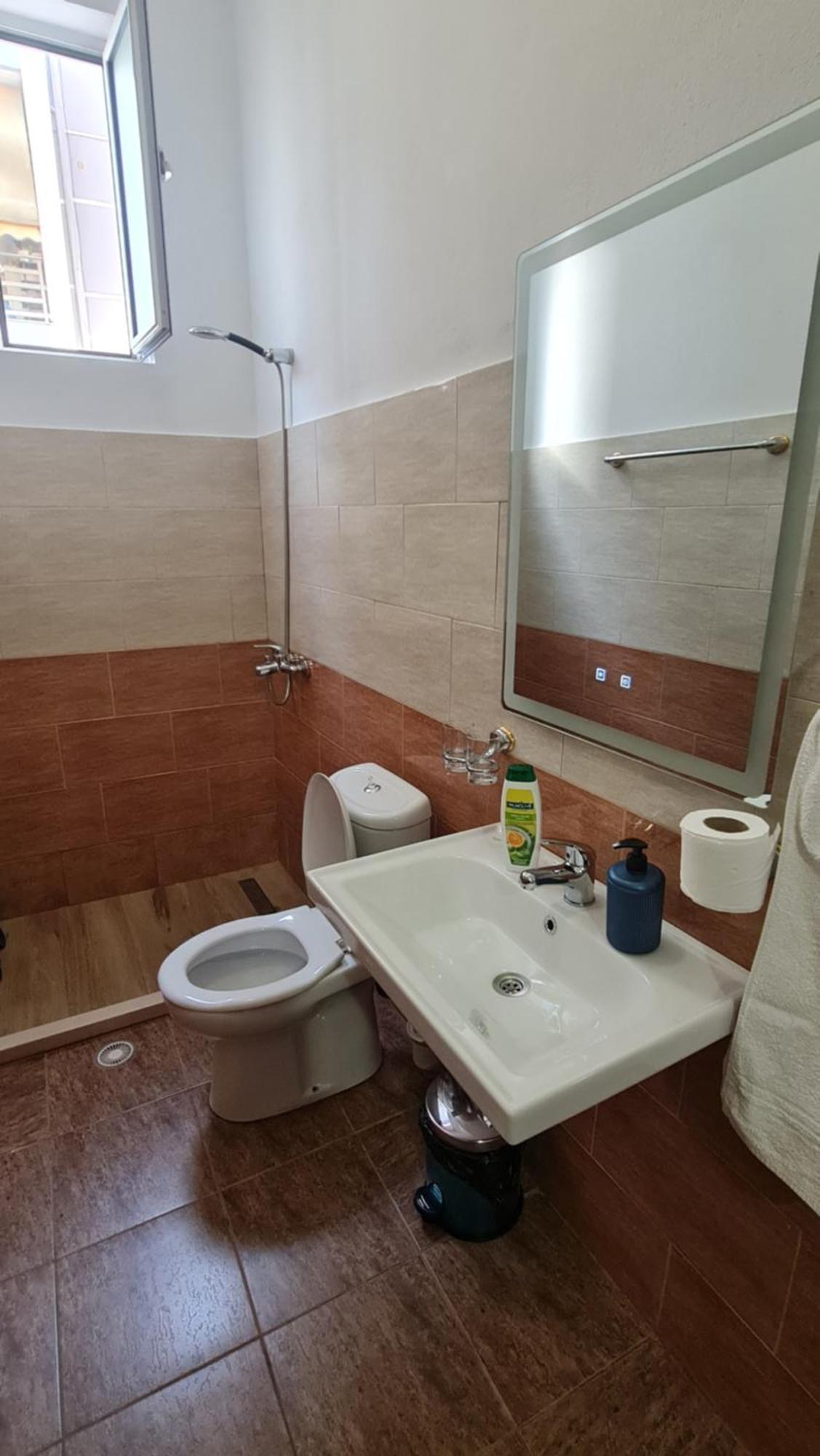 Hotel Brace Gjirokaster Bagian luar foto