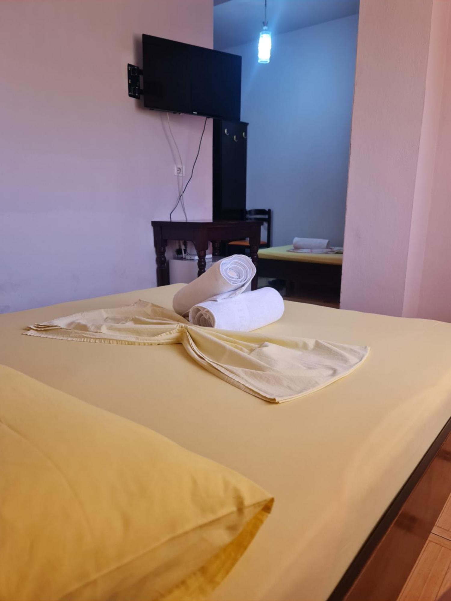Hotel Brace Gjirokaster Bagian luar foto