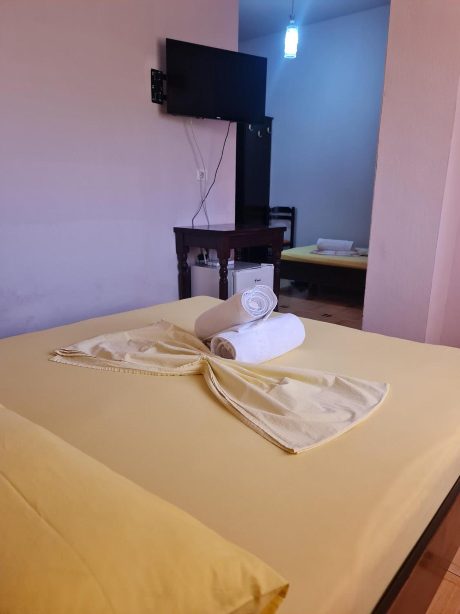 Hotel Brace Gjirokaster Bagian luar foto