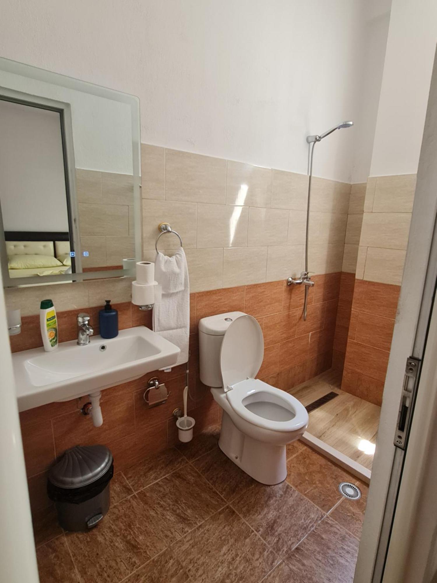 Hotel Brace Gjirokaster Bagian luar foto