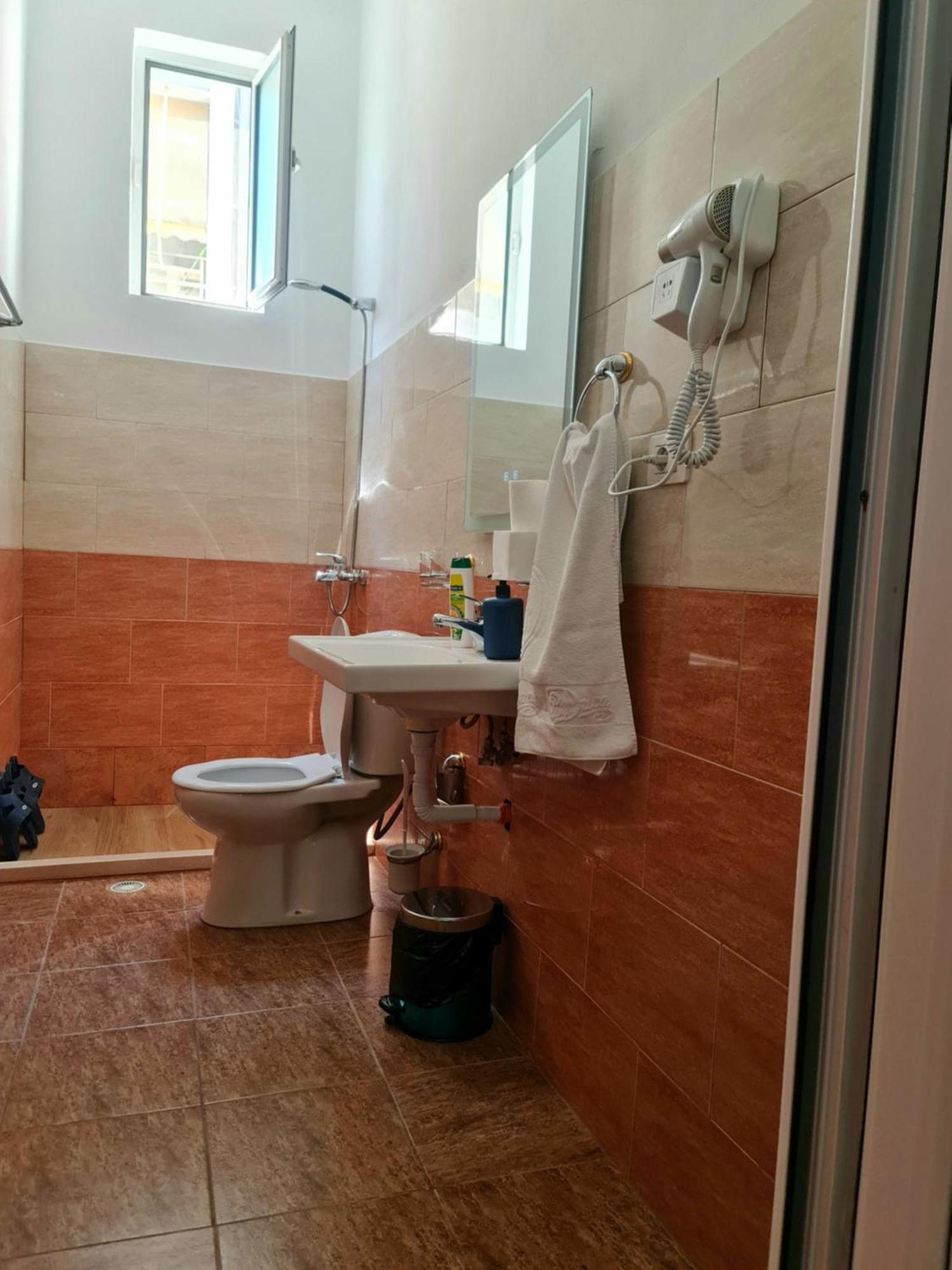 Hotel Brace Gjirokaster Bagian luar foto