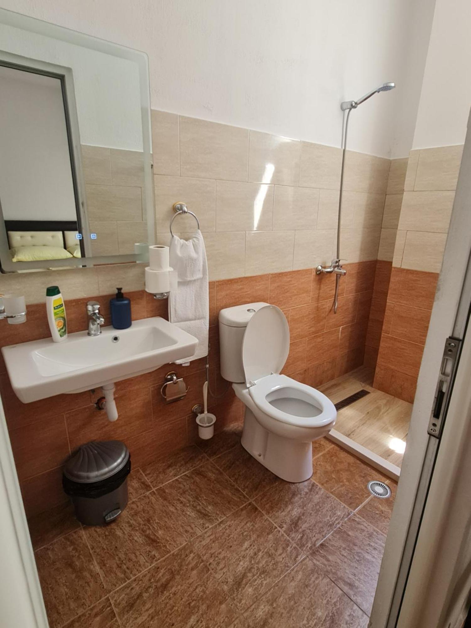 Hotel Brace Gjirokaster Bagian luar foto